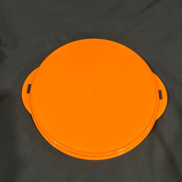 NEW! (NIP) Tupperware Cool Orange Cake Taker w/ FREE Cake Server (LAST one) - Picture 4 of 14